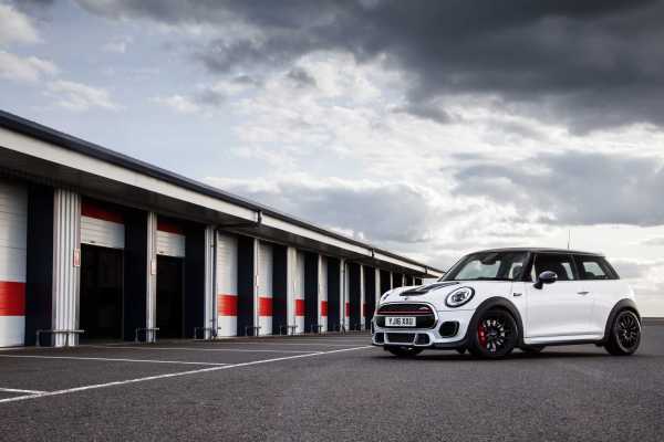 P90222749-mini-john-cooper-works-challenge-2250px