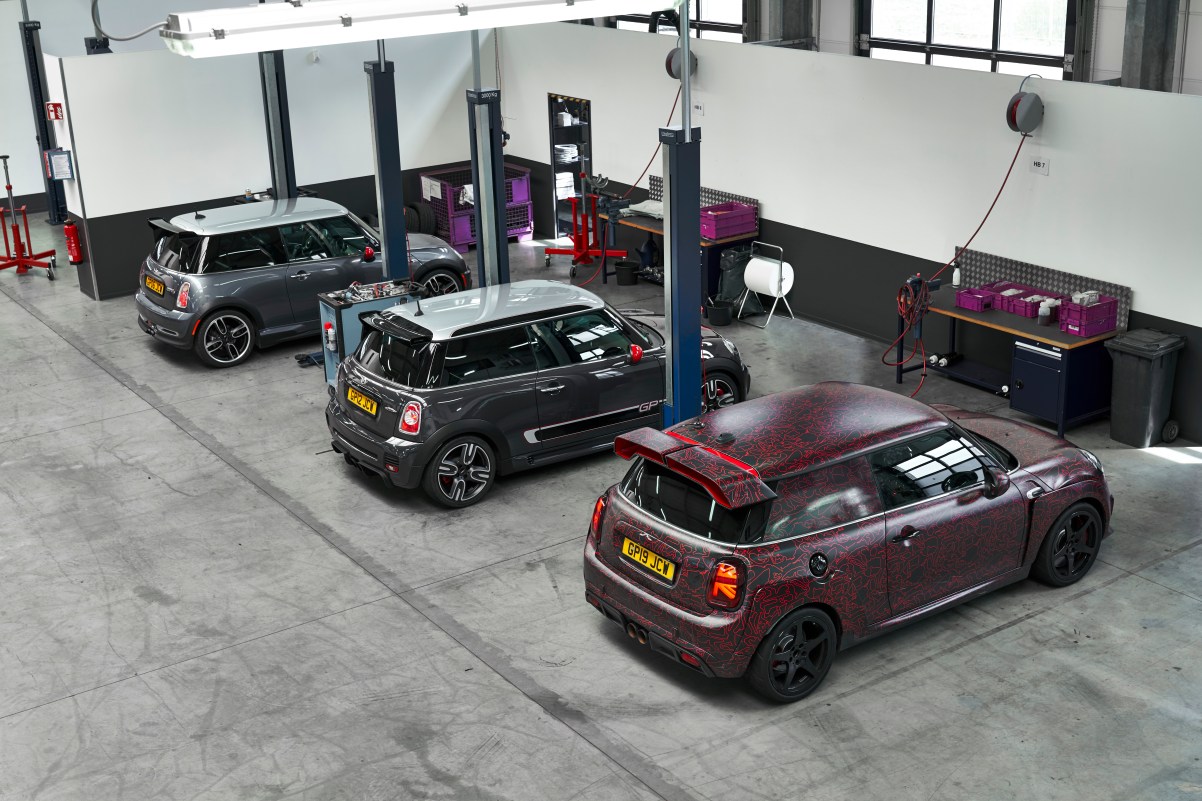 P90352737_highRes_mini-cooper-s-with-j.jpg
