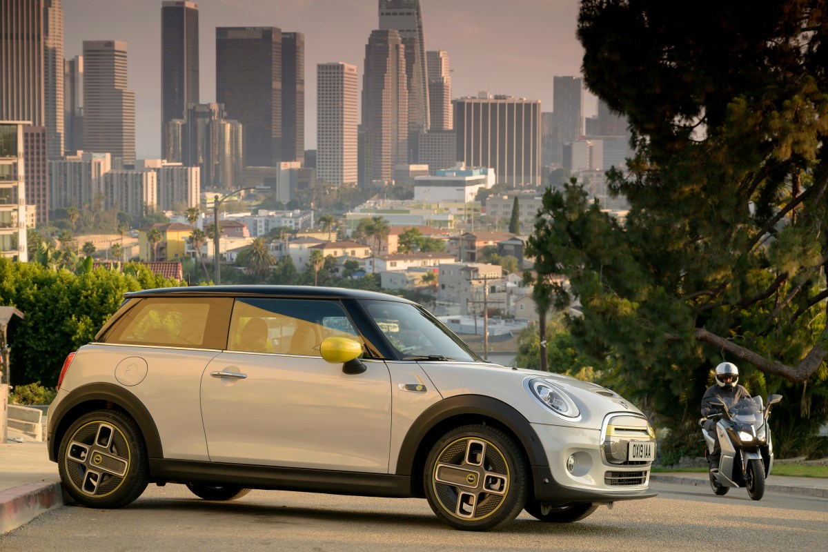 P90357223_highRes_the-new-mini-cooper-.jpg